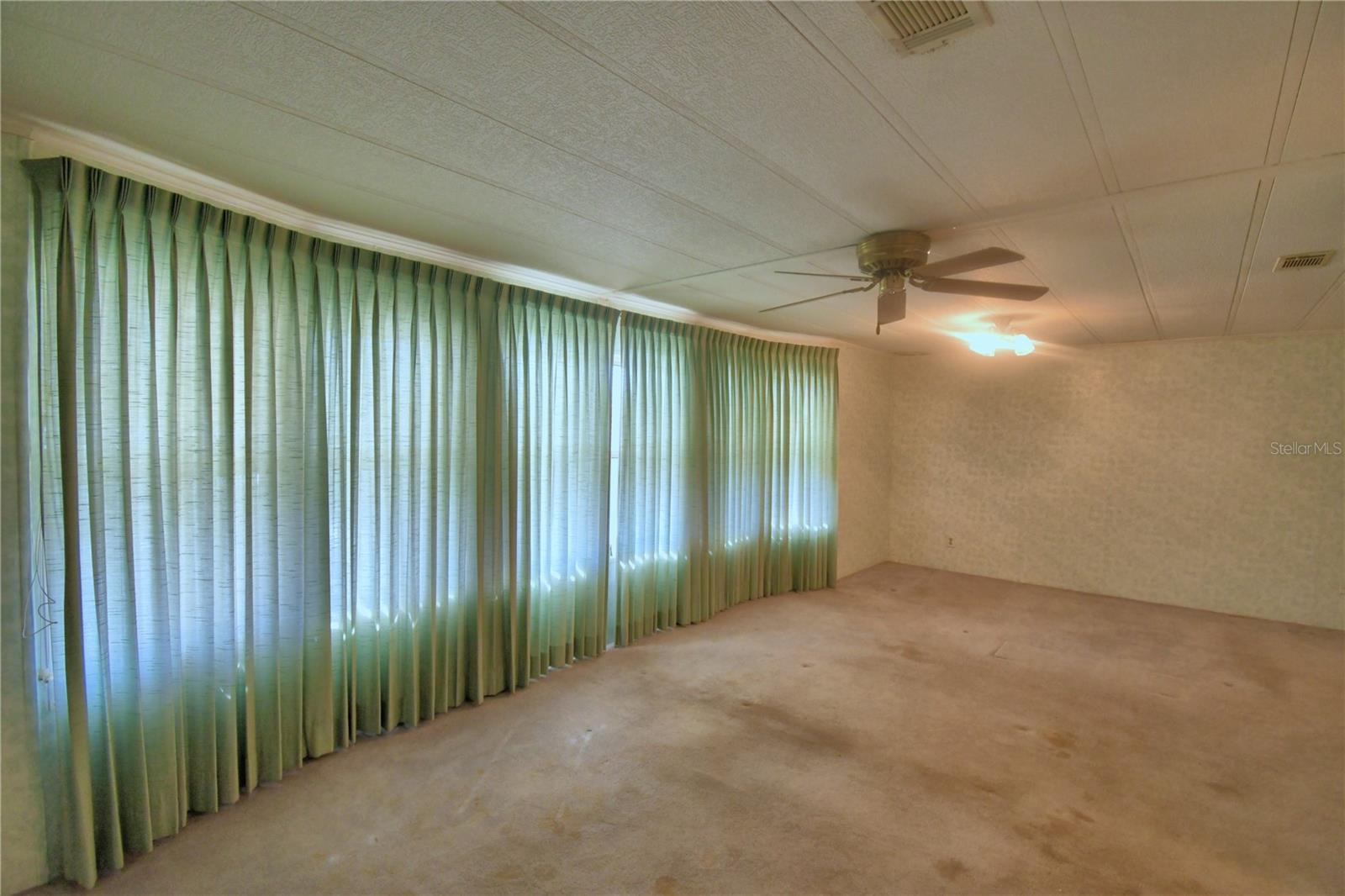 P4937395 Property Photo