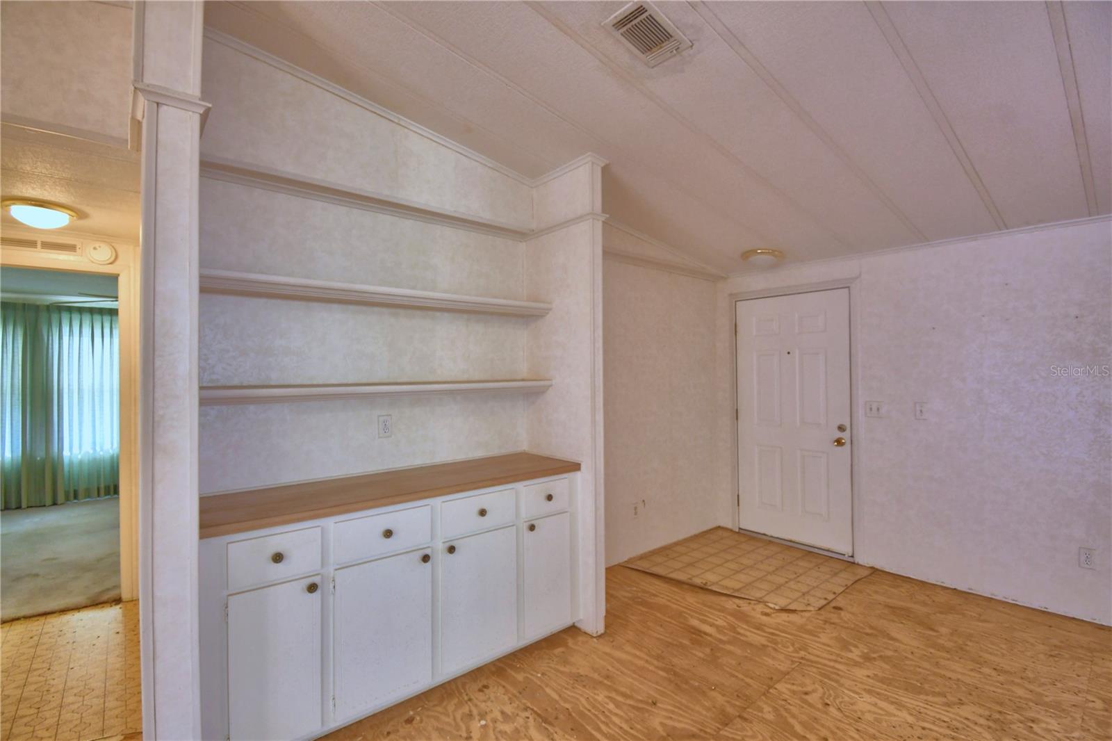 P4937395 Property Photo