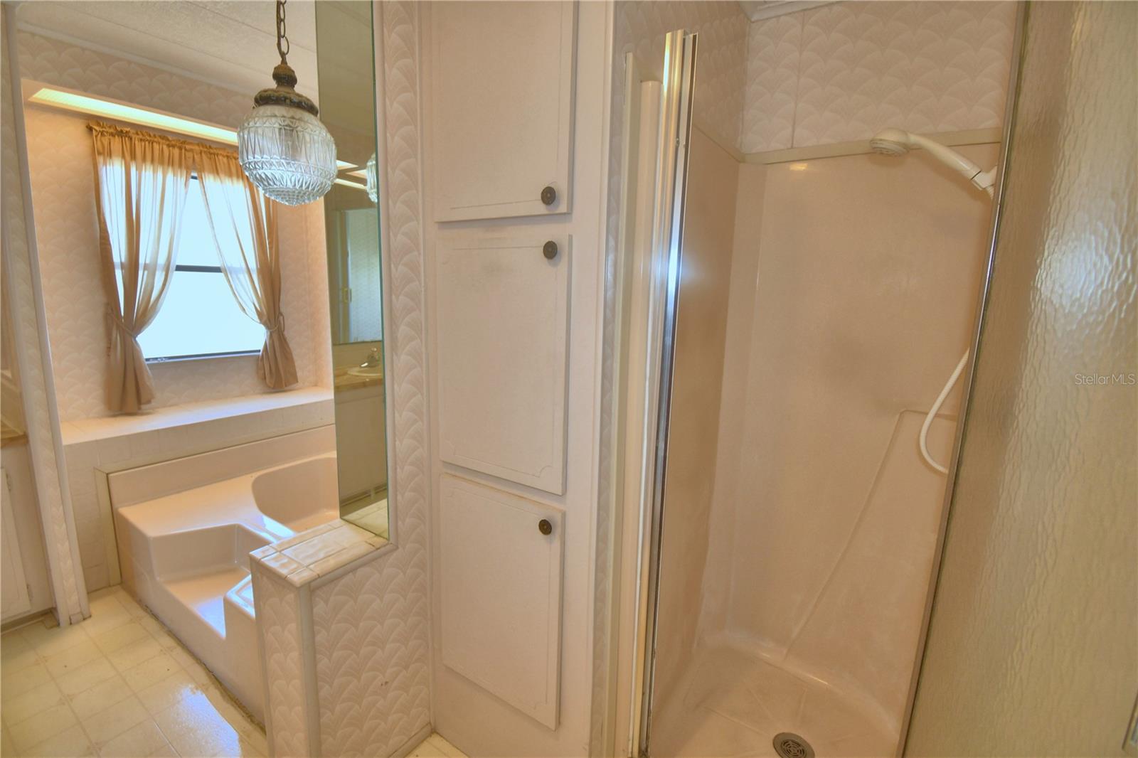 P4937395 Property Photo