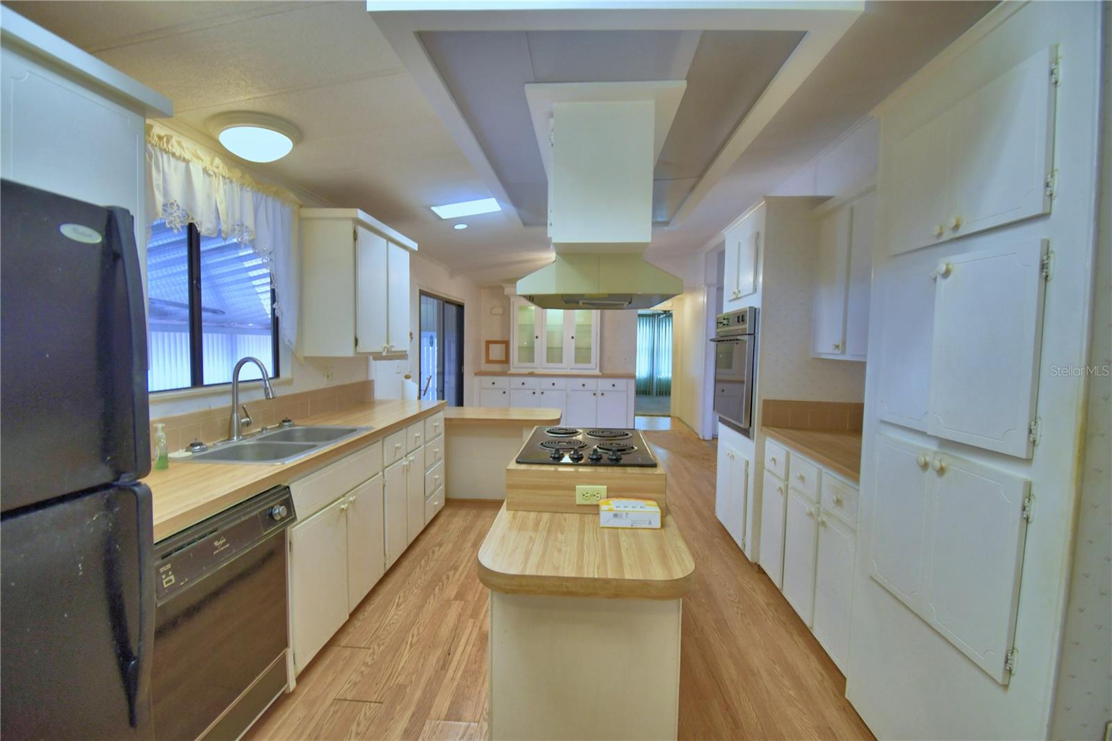 P4937395 Property Photo