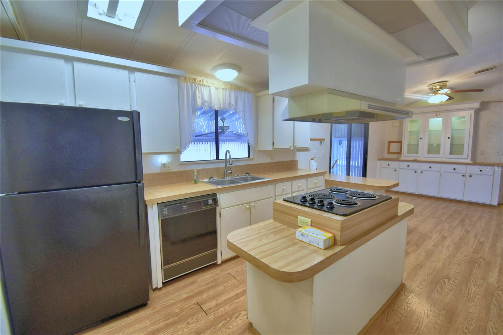 P4937395 Property Photo