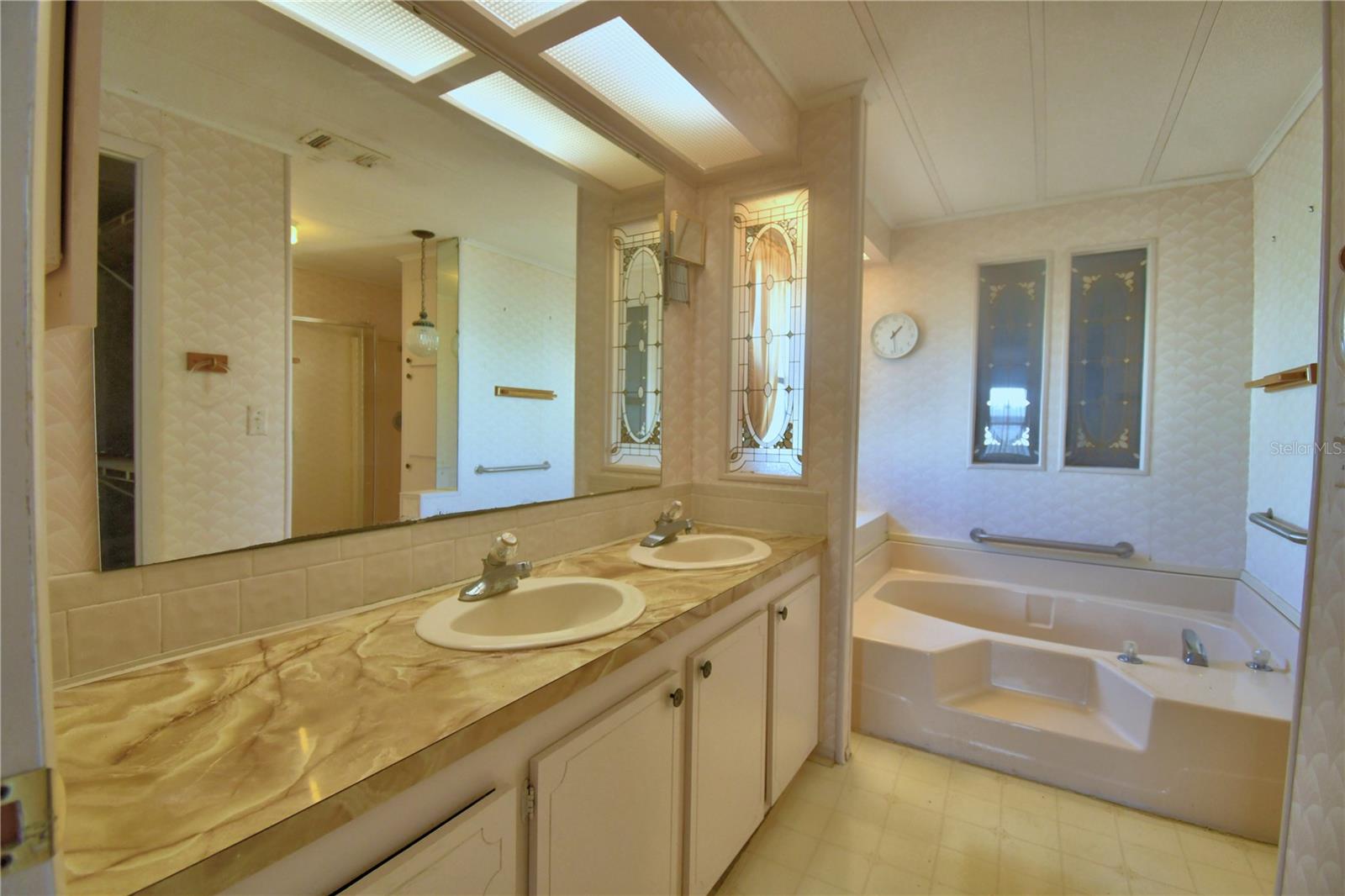 P4937395 Property Photo