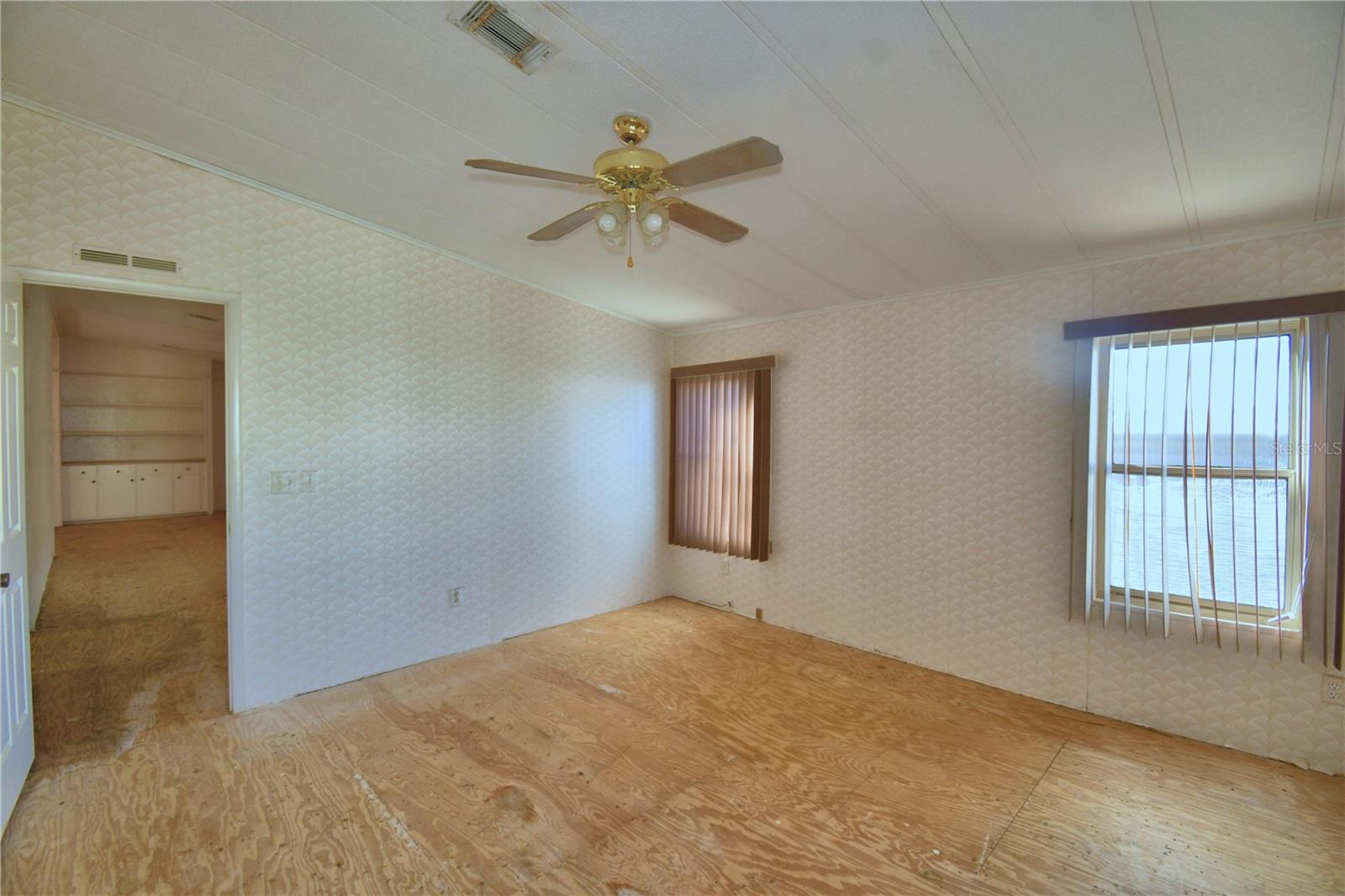 P4937395 Property Photo