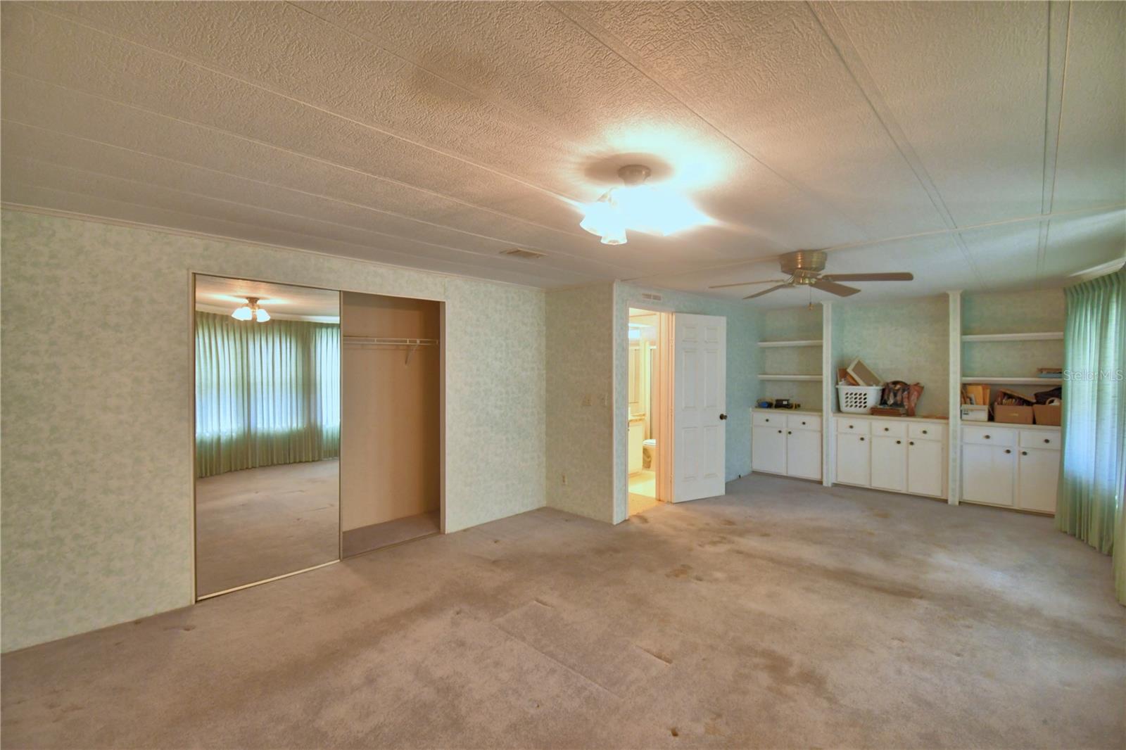 P4937395 Property Photo