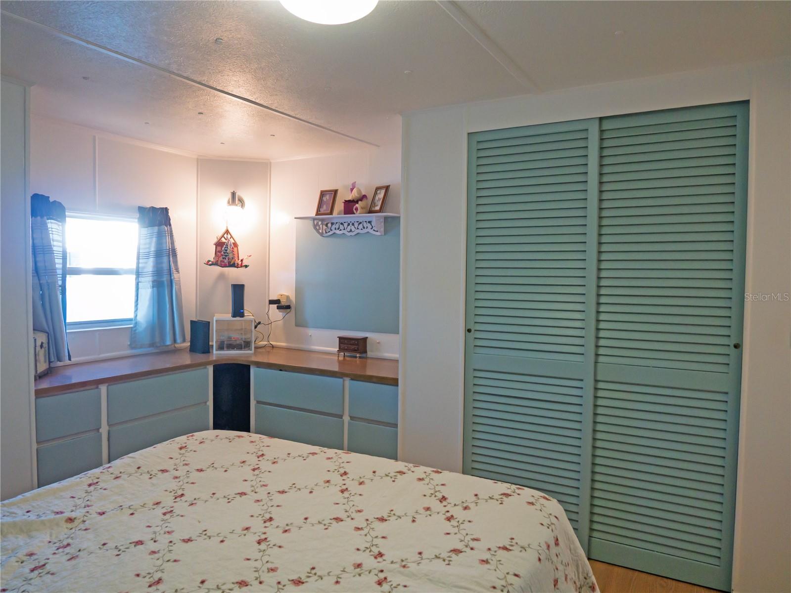 TB8460323 Property Photo