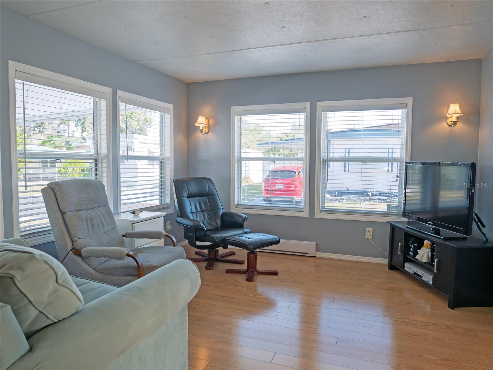 TB8460323 Property Photo