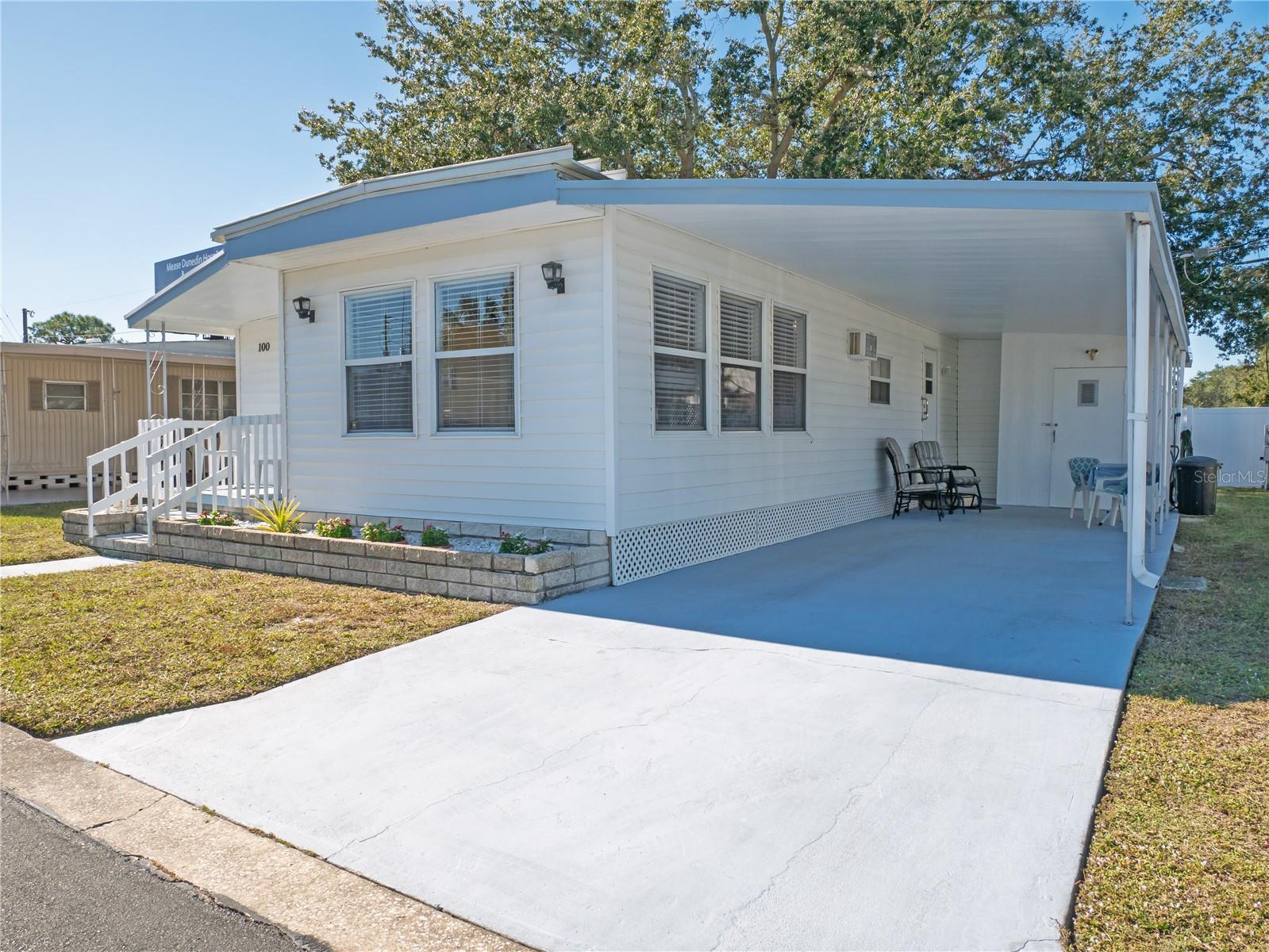 TB8460323 Property Photo