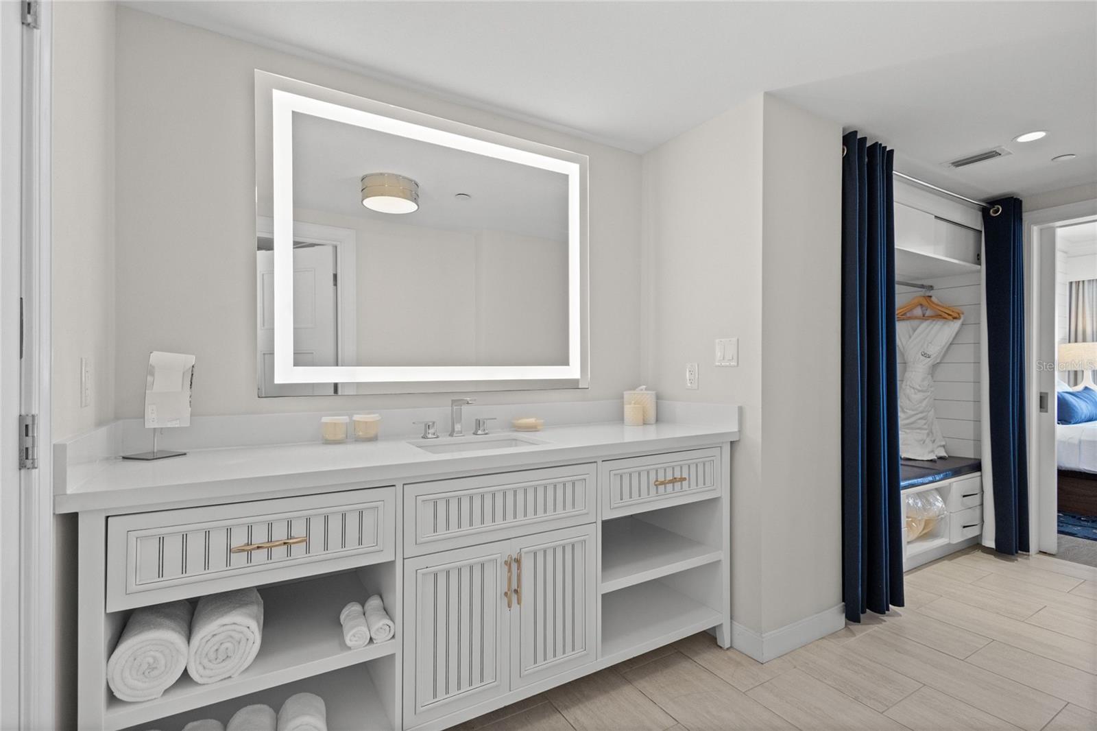 250 SANDS POINT RD #5106, LONGBOAT KEY, FL, 34228