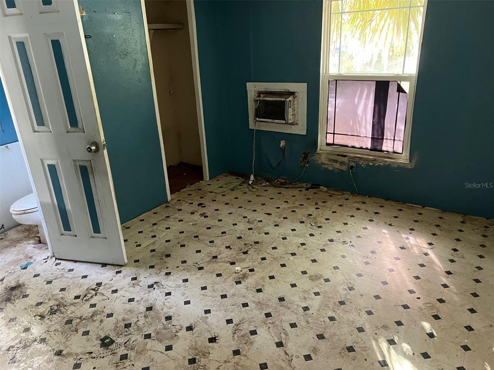 W7881745 Property Photo