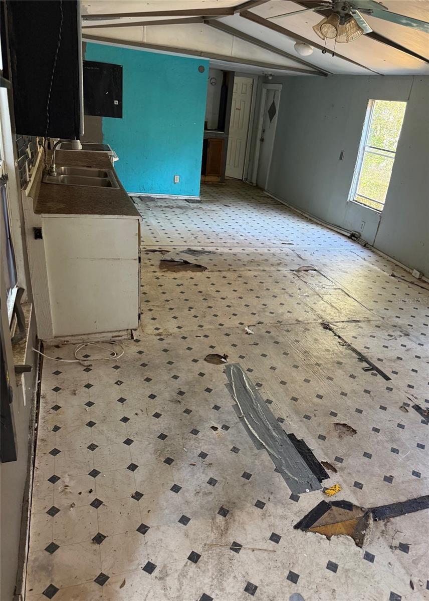 W7881745 Property Photo