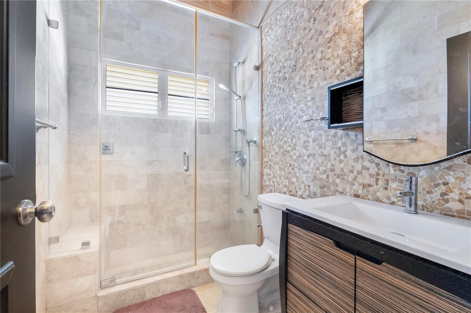 O6370629 Property Photo