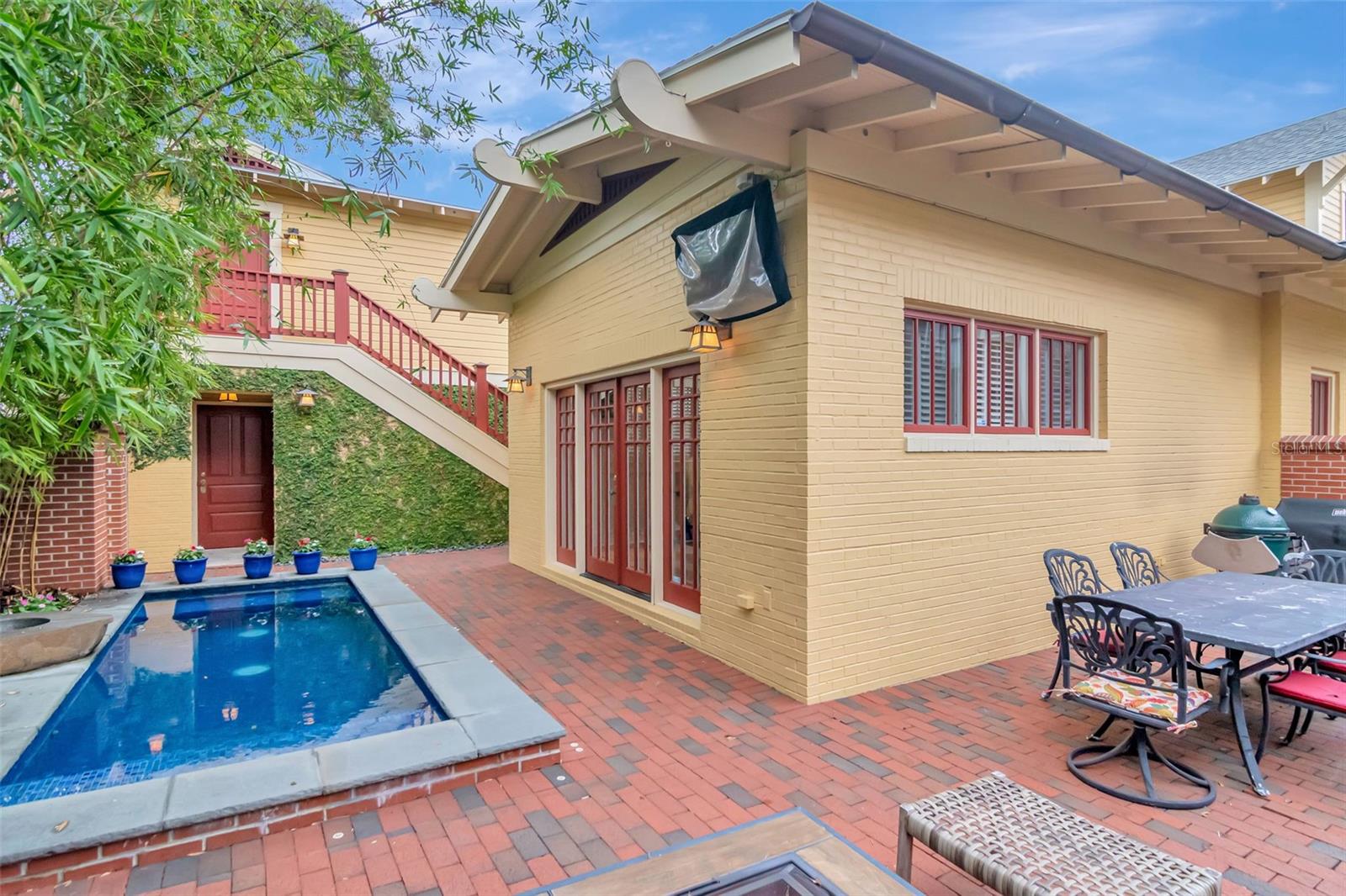 TB8460488 Property Photo