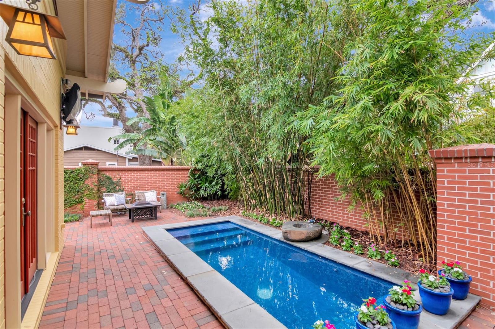 TB8460488 Property Photo