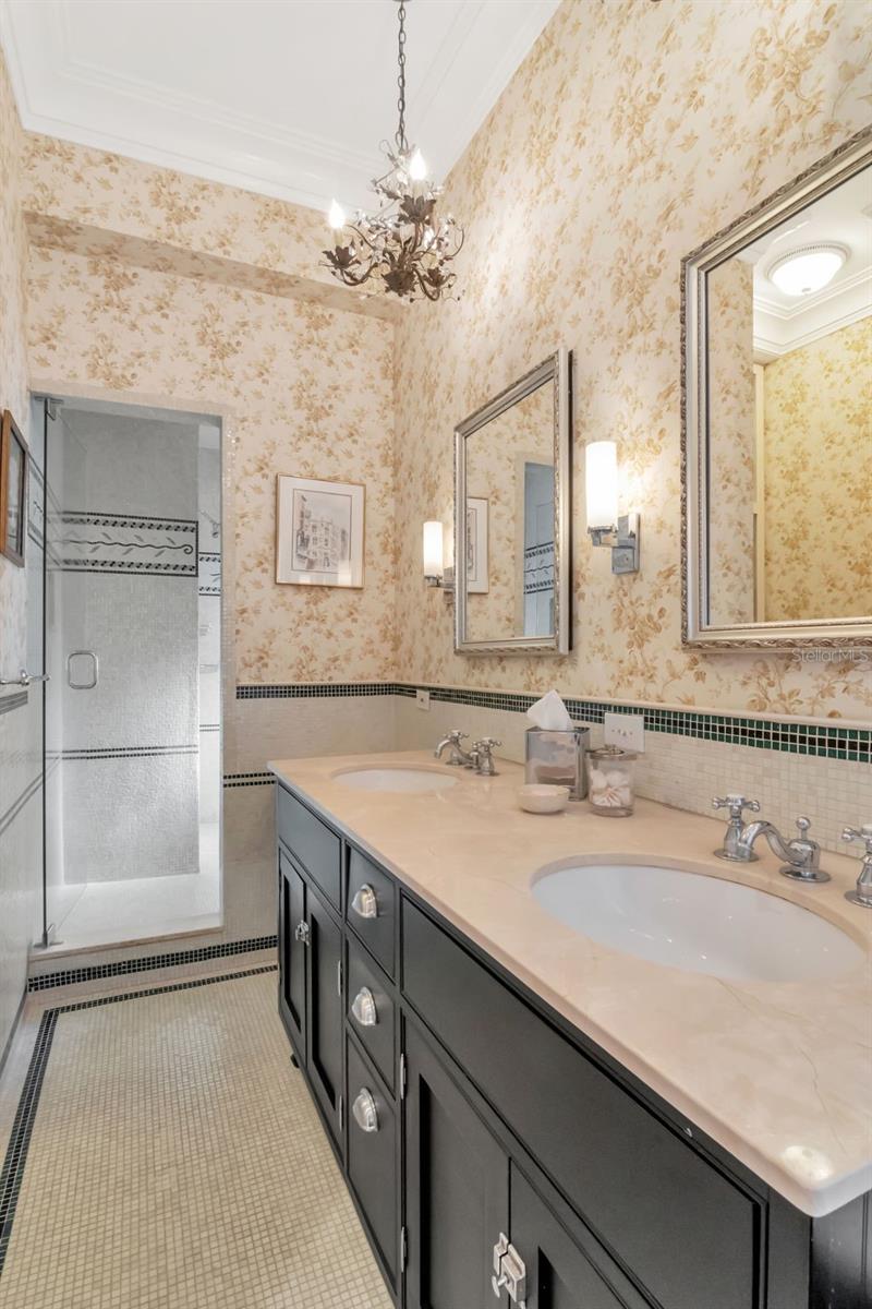 TB8460488 Property Photo