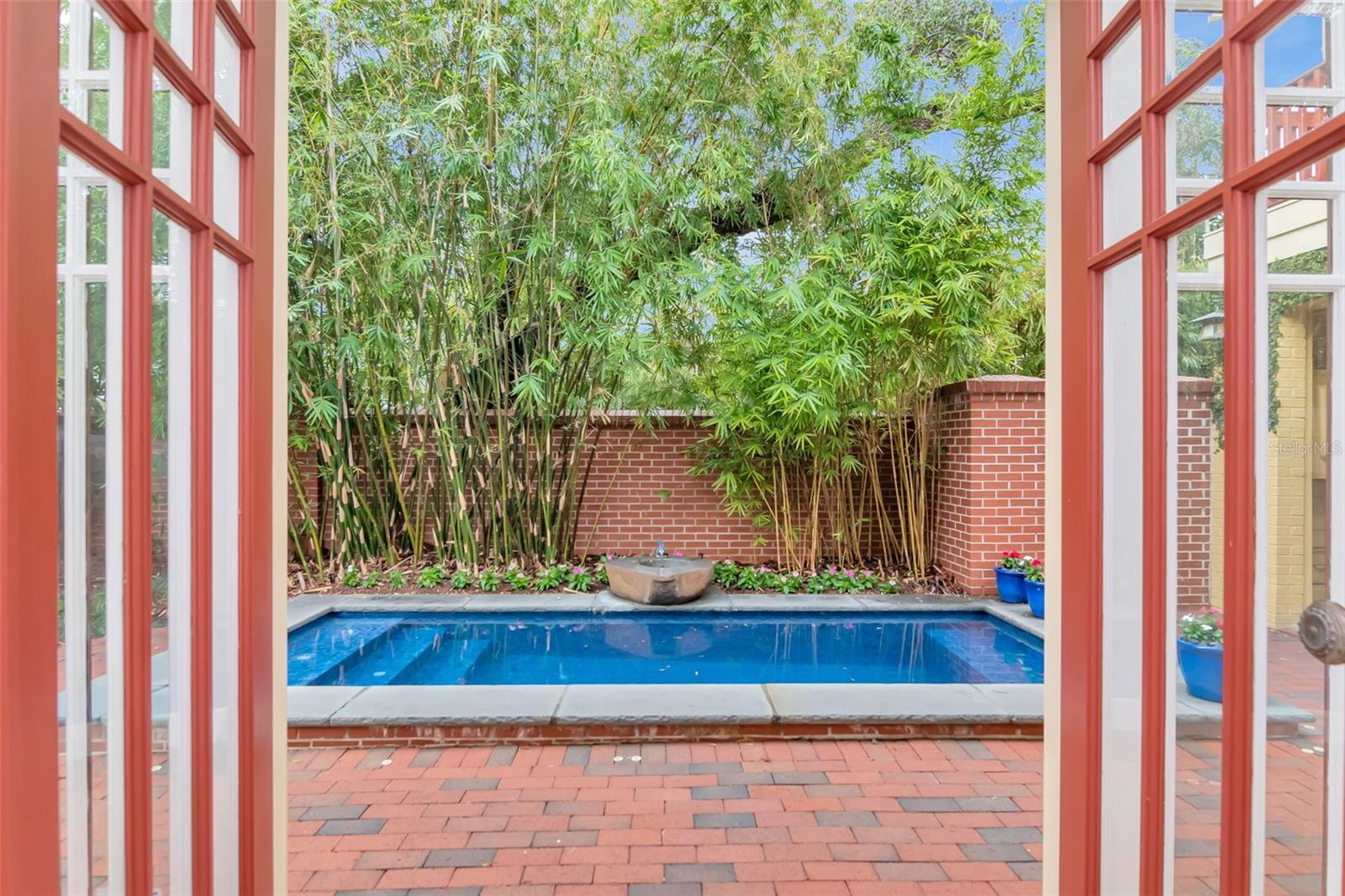 TB8460488 Property Photo