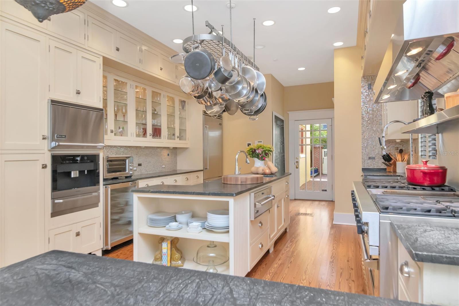 TB8460488 Property Photo