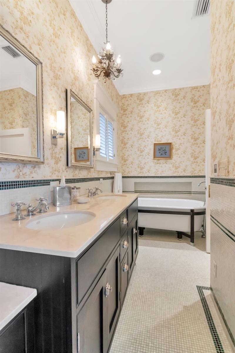 TB8460488 Property Photo