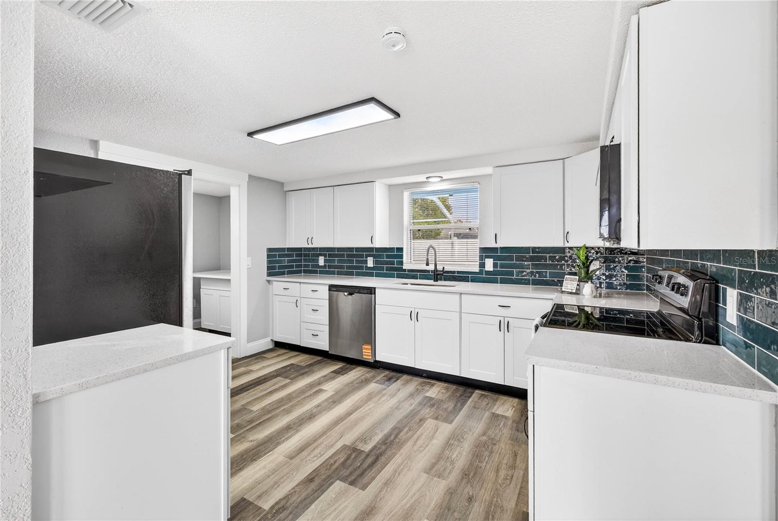 LARGE KITCHEN WITH BRAND NEW SHAKER CABINETS WITH QUARTZ COUNTERTOPS