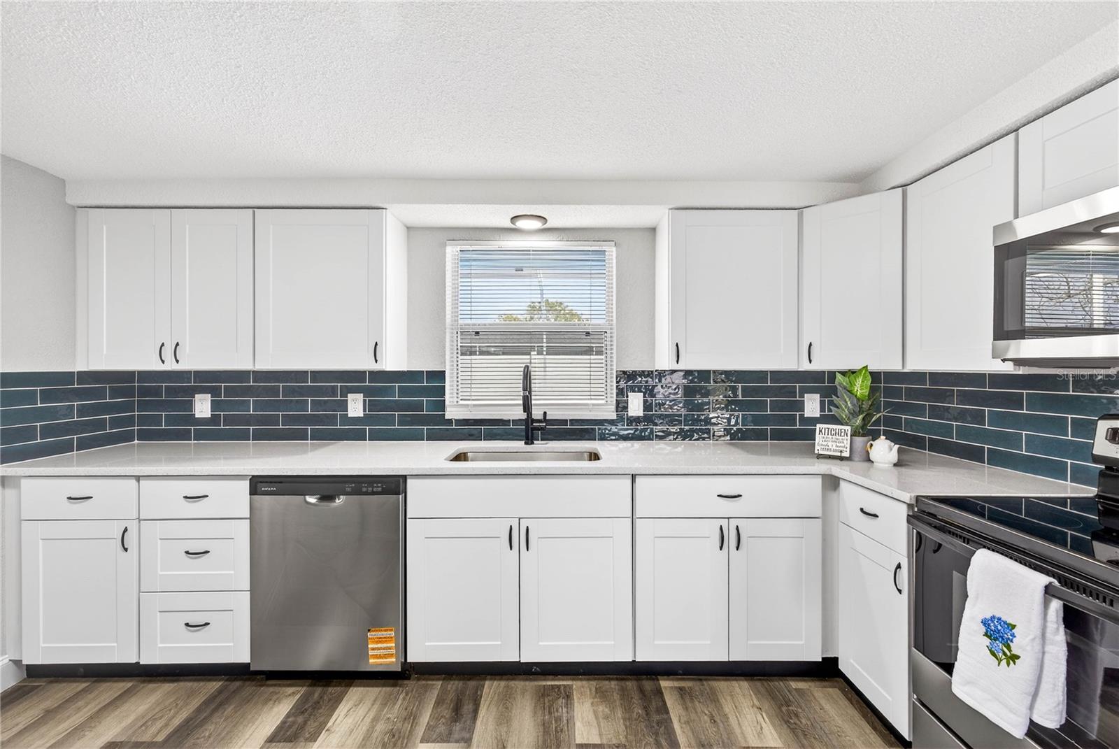 BRAND-NEW STAINLESS-STEEL APPLIANCES