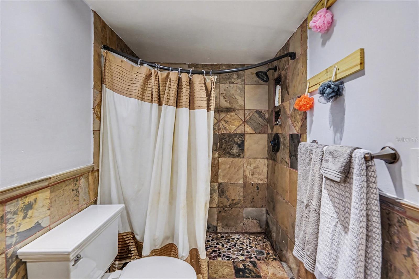 TB8460533 Property Photo