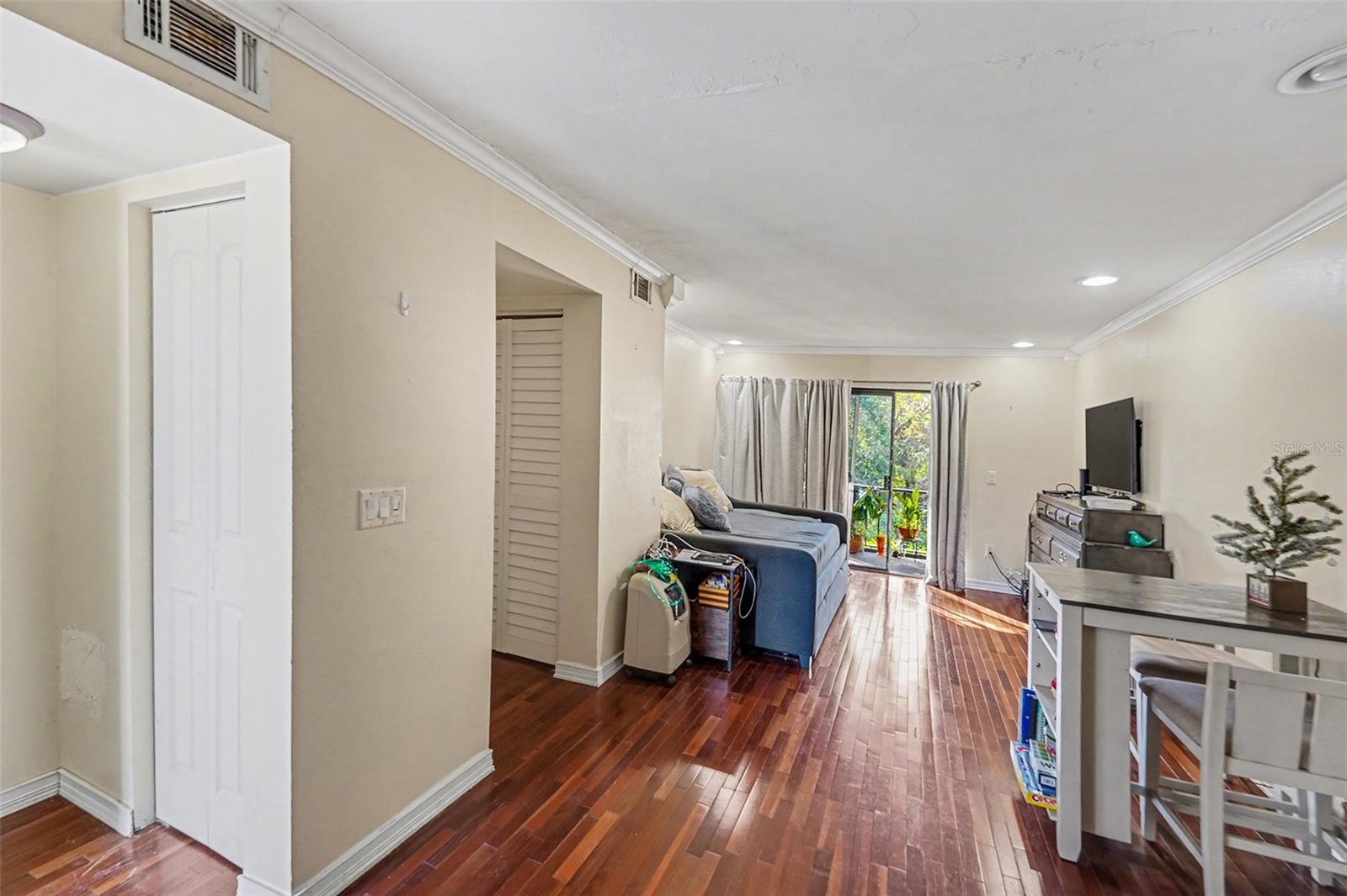 TB8460533 Property Photo