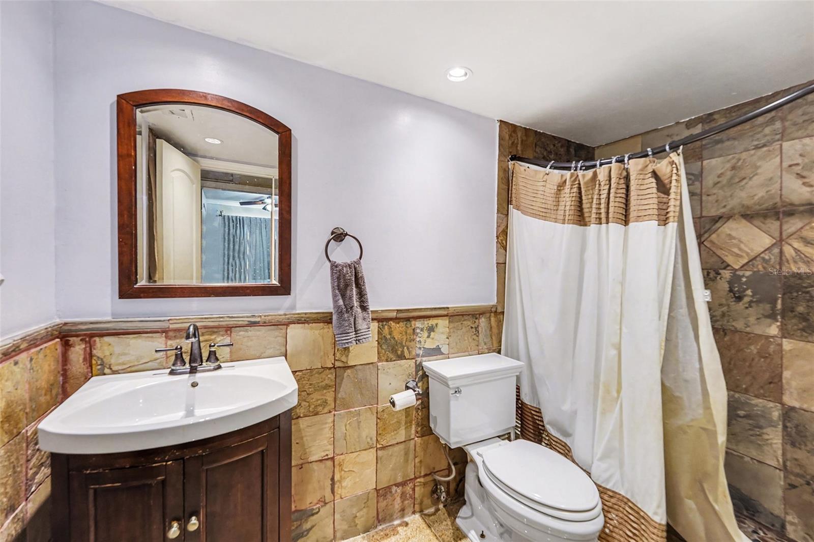 TB8460533 Property Photo