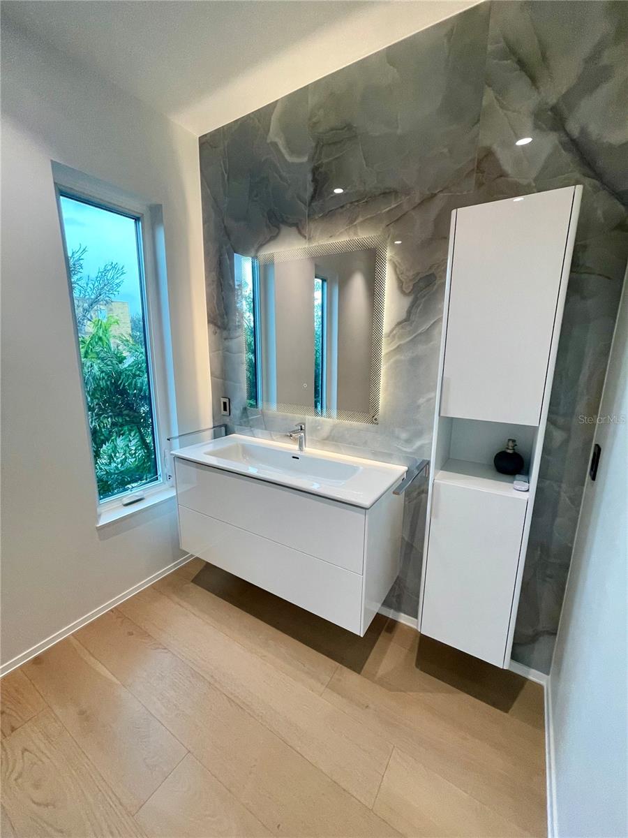 O6370729 Property Photo