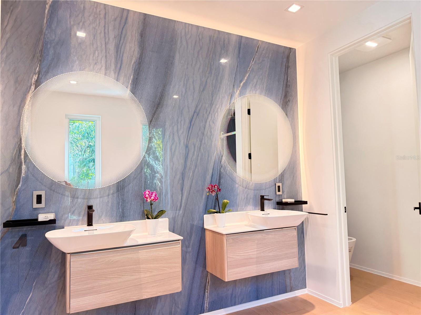 O6370729 Property Photo