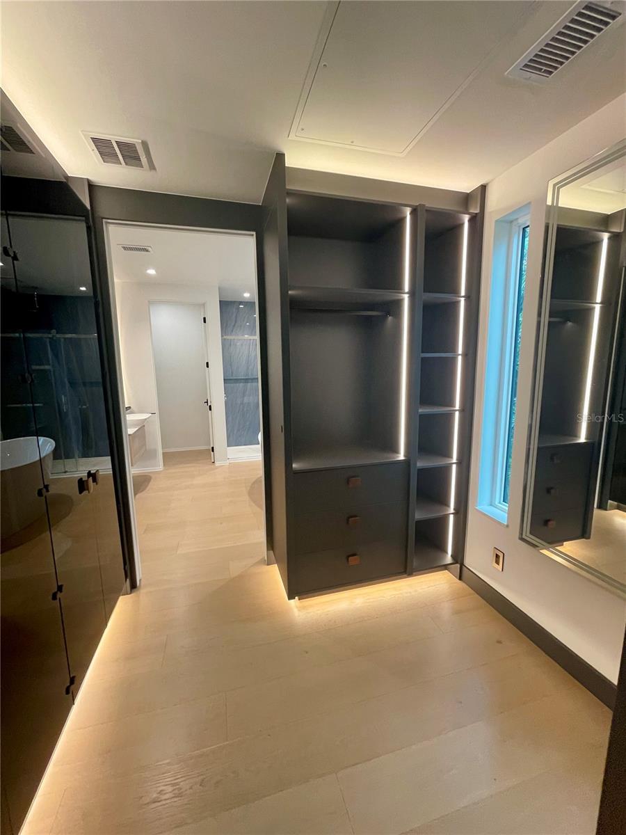 O6370729 Property Photo