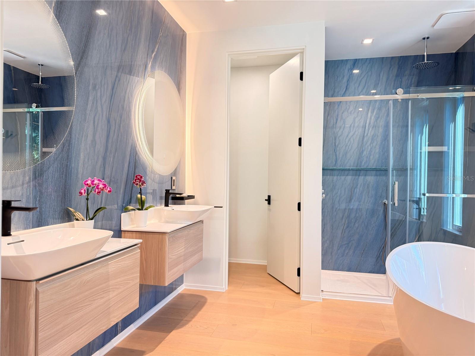 O6370729 Property Photo