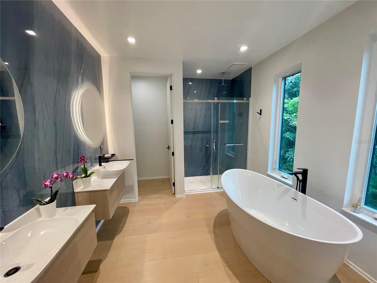 O6370729 Property Photo