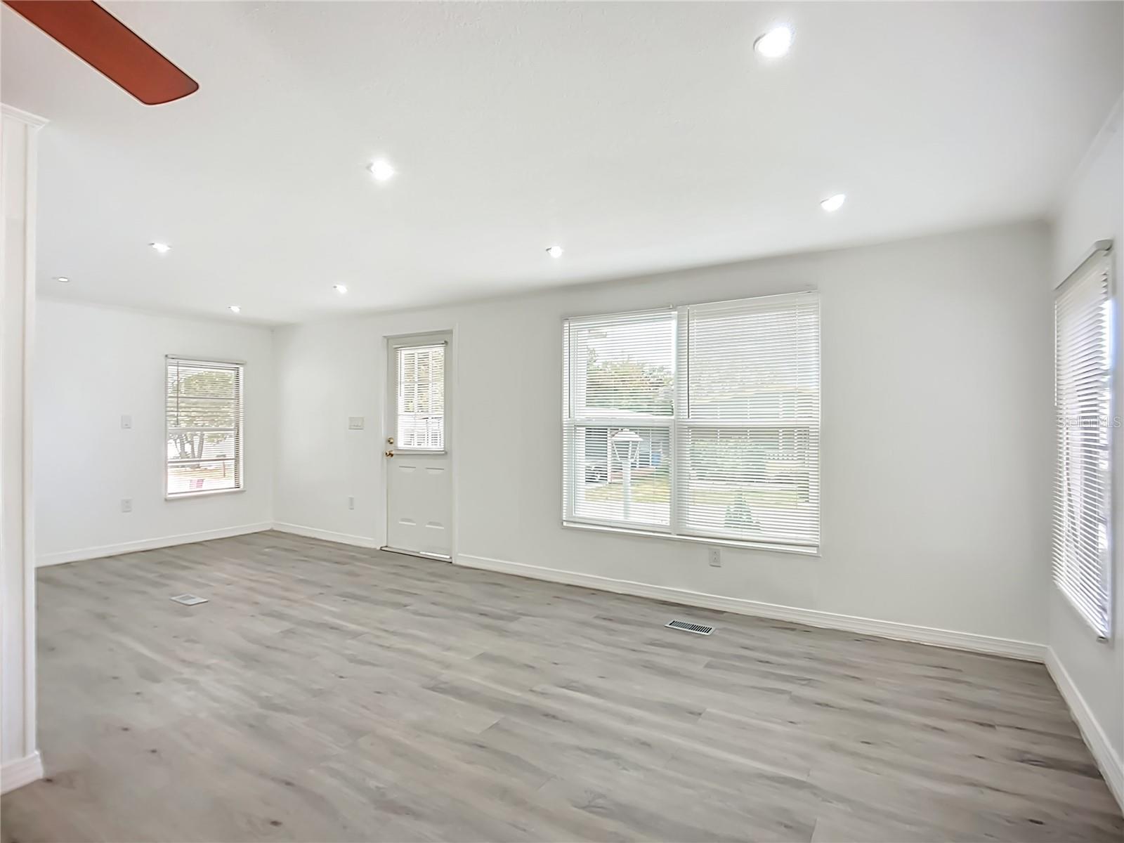 TB8460640 Property Photo