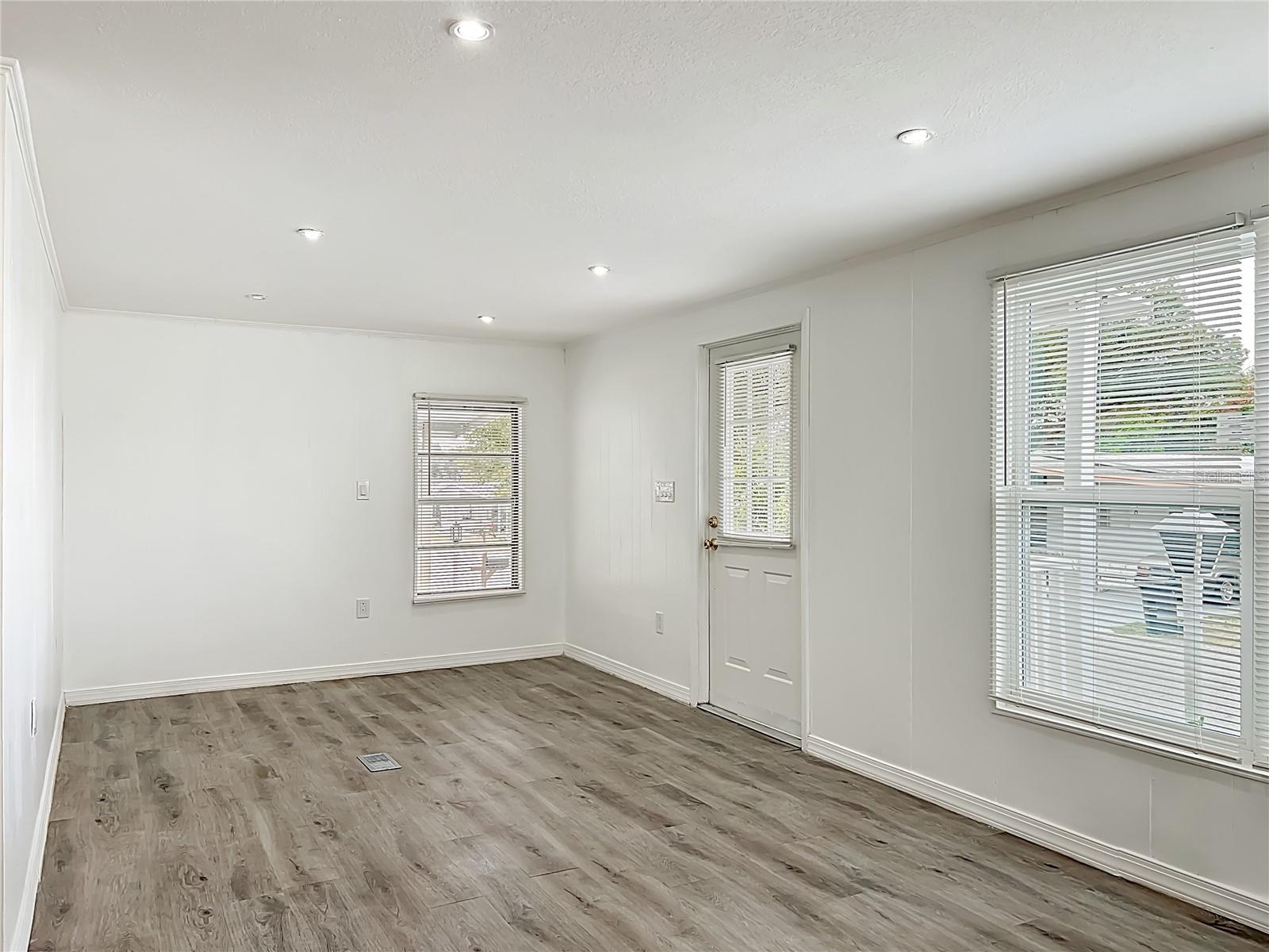 TB8460640 Property Photo