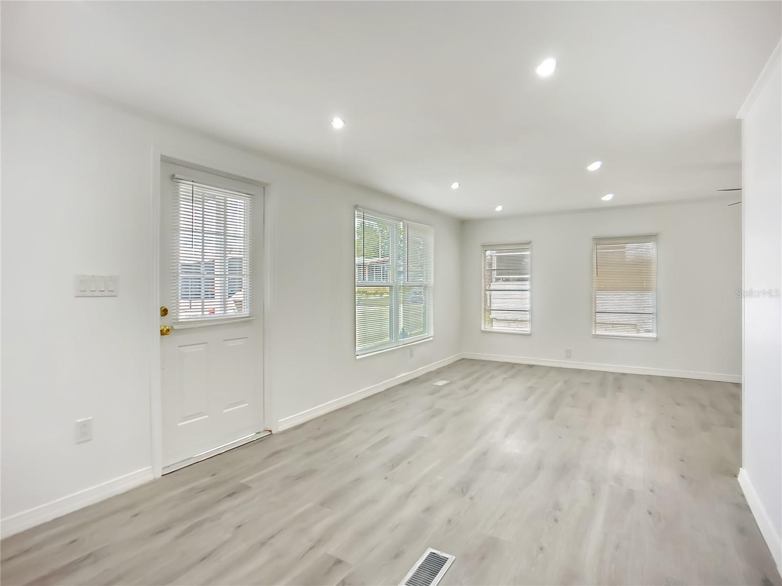 TB8460640 Property Photo