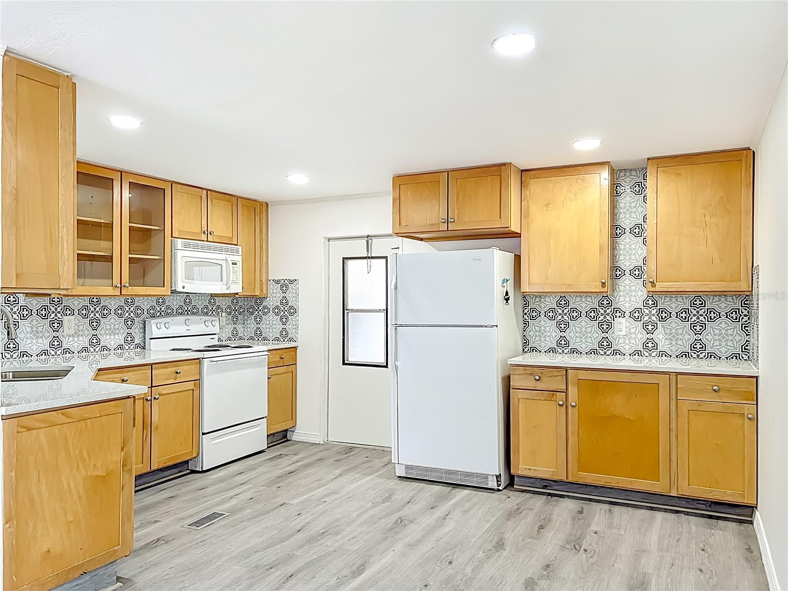 TB8460640 Property Photo