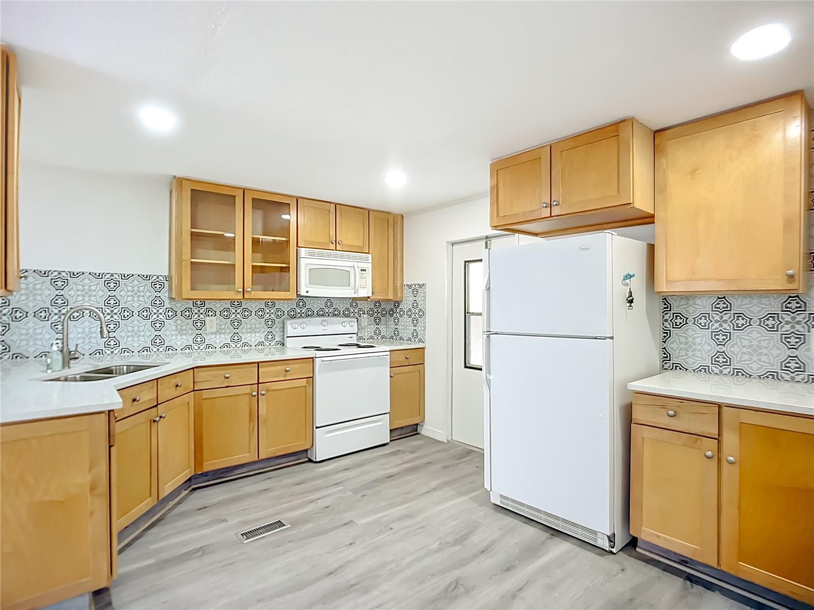 TB8460640 Property Photo