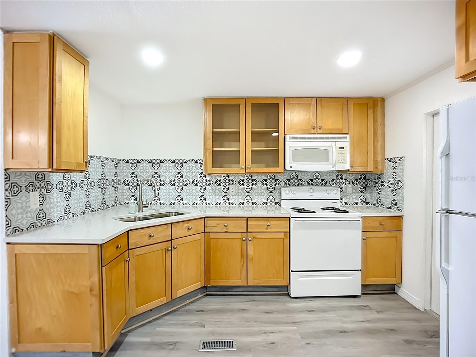 TB8460640 Property Photo