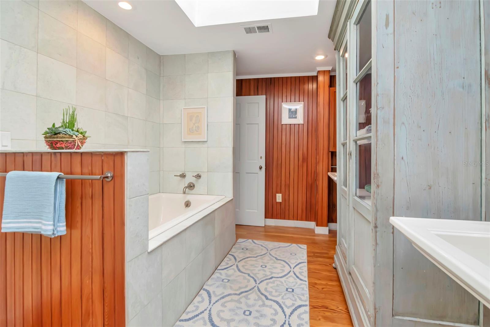 TB8460674 Property Photo