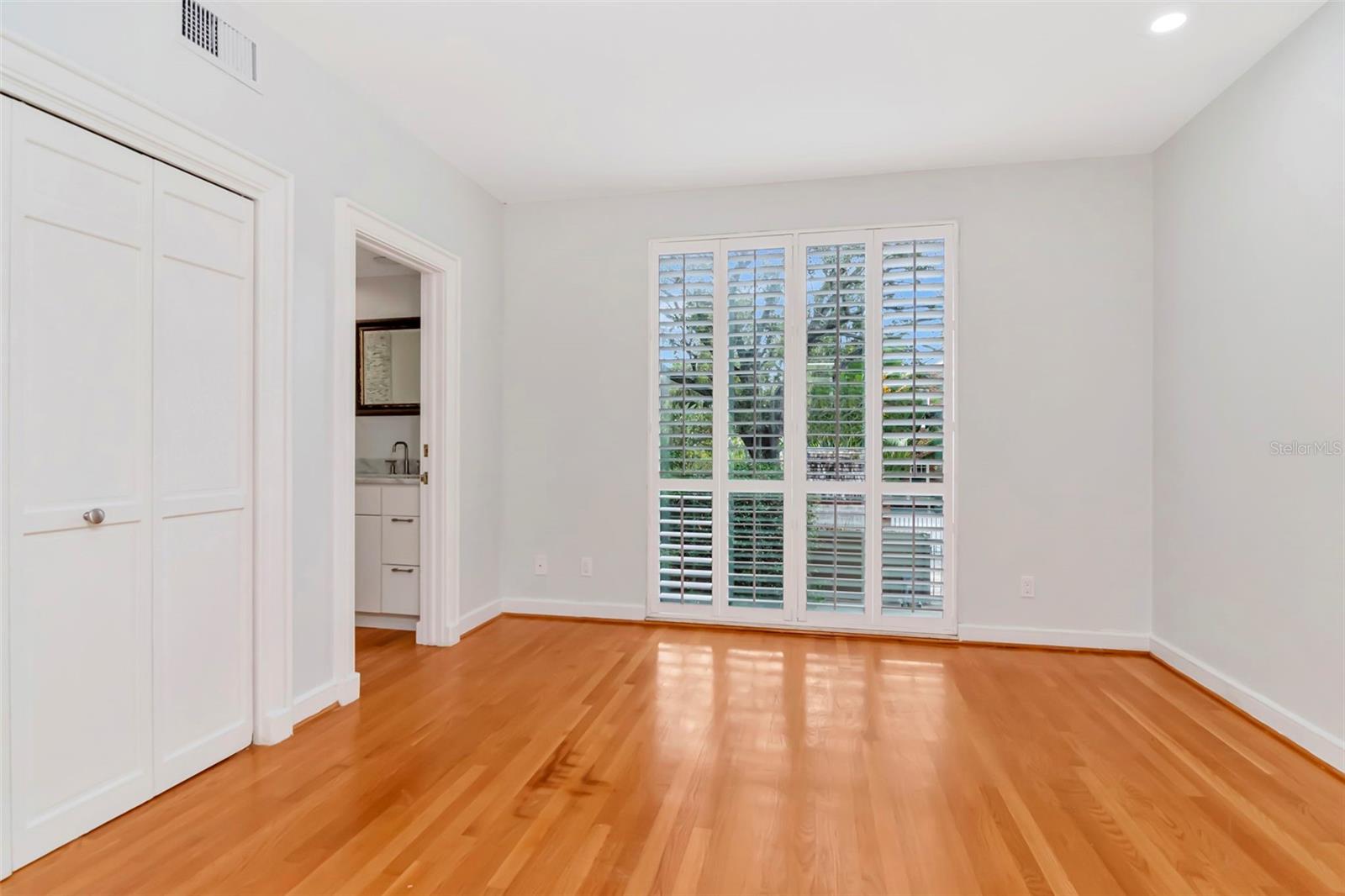 TB8460674 Property Photo