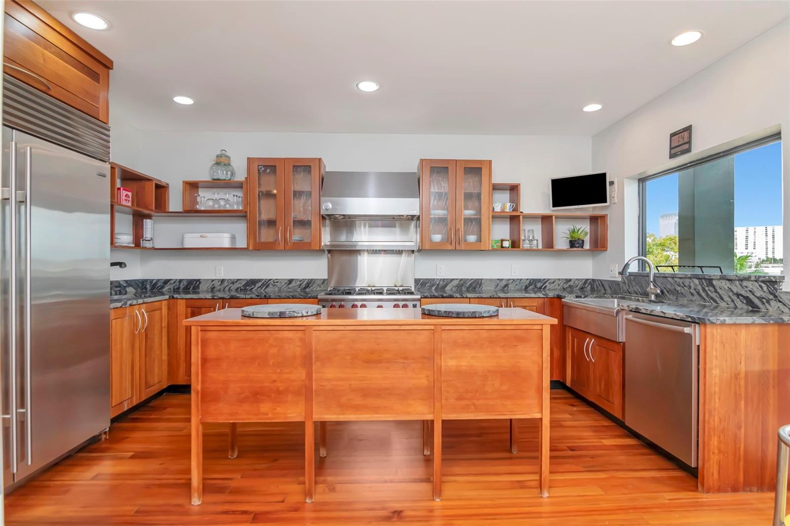 TB8460674 Property Photo