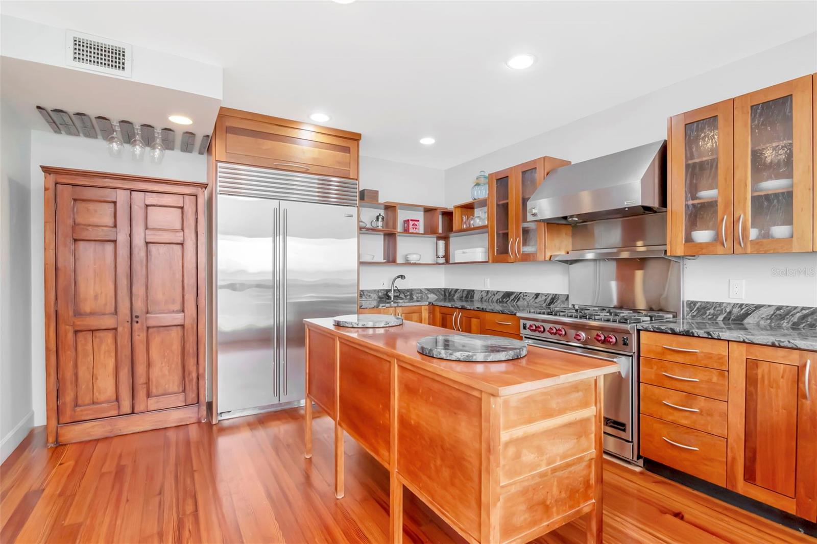 TB8460674 Property Photo