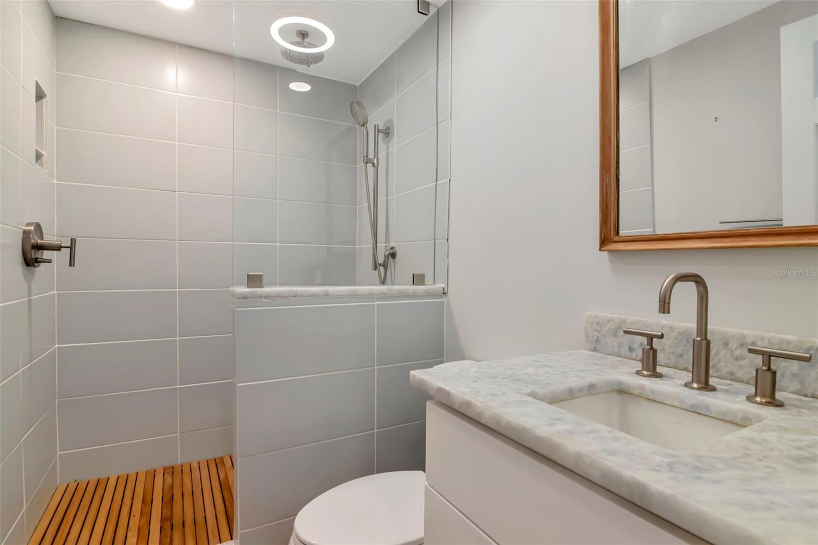 TB8460674 Property Photo