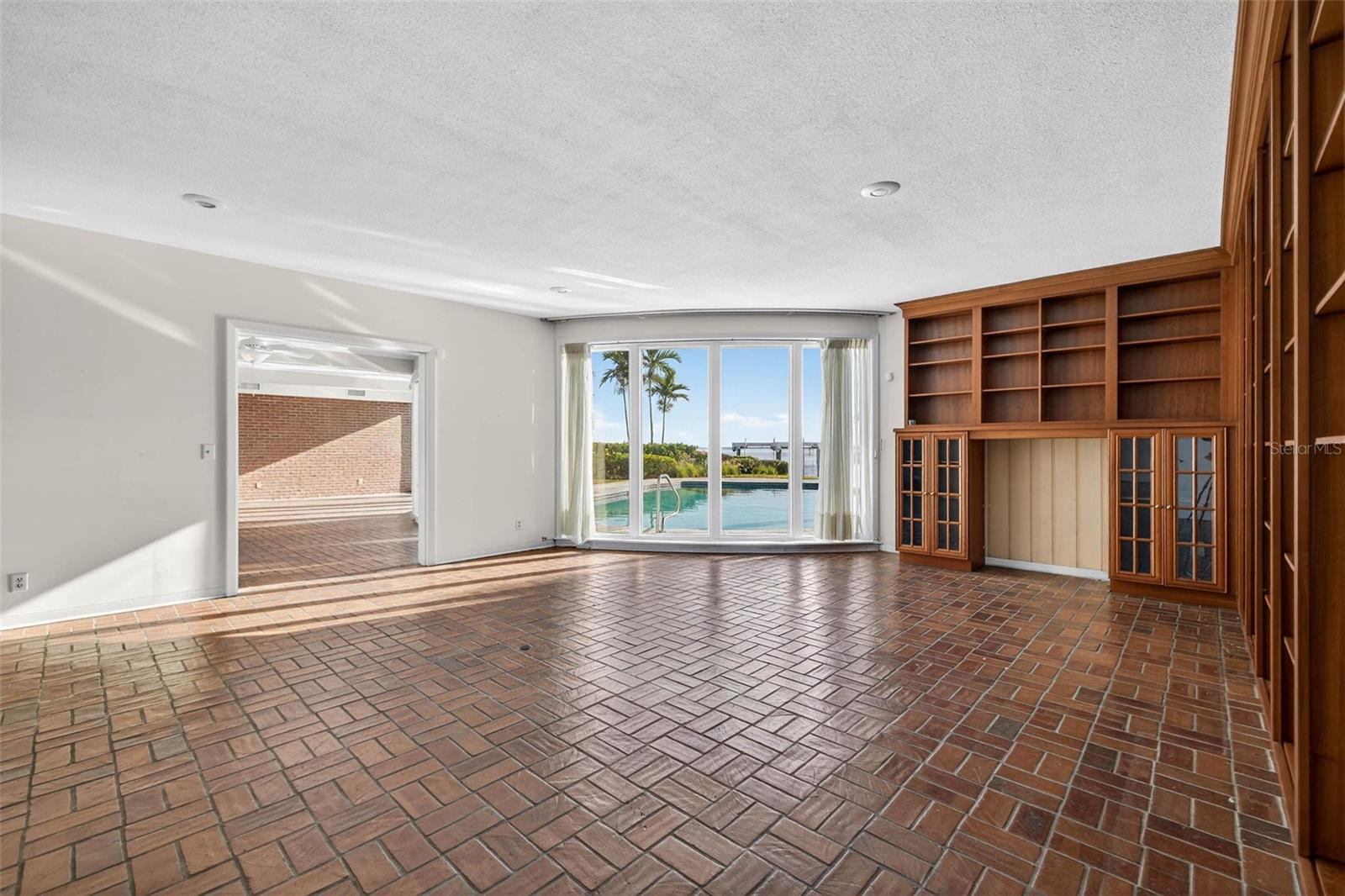 TB8460707 Property Photo