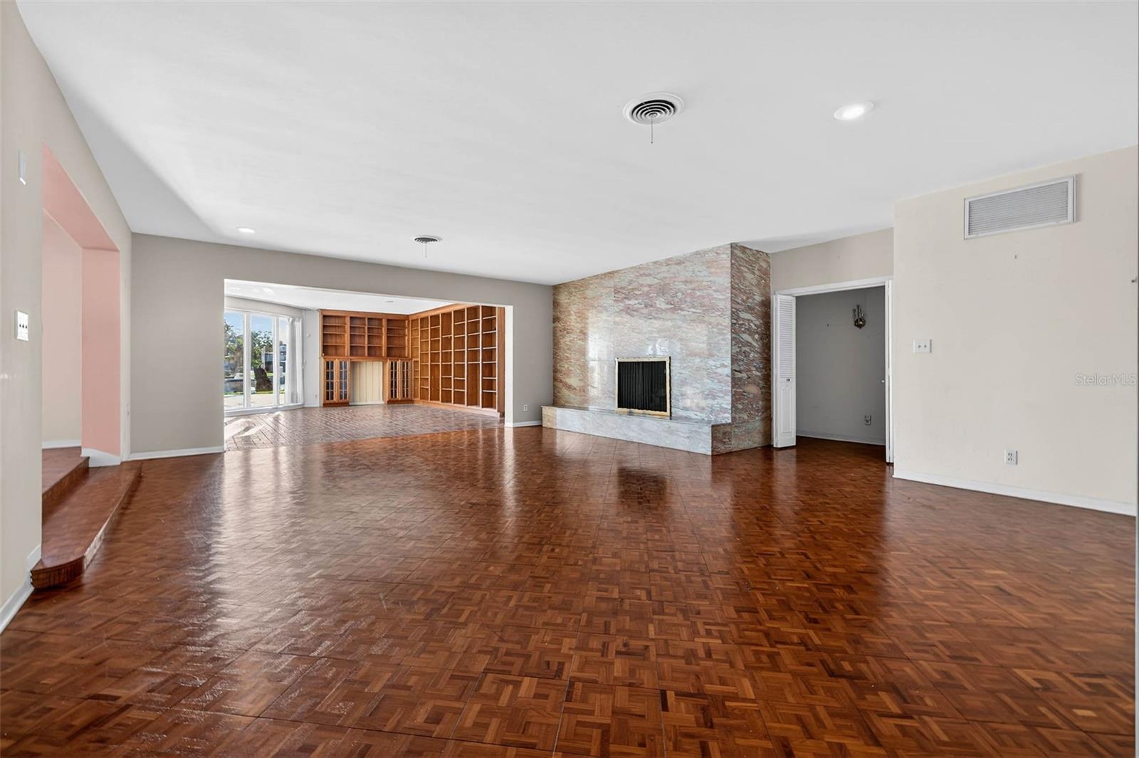 TB8460707 Property Photo