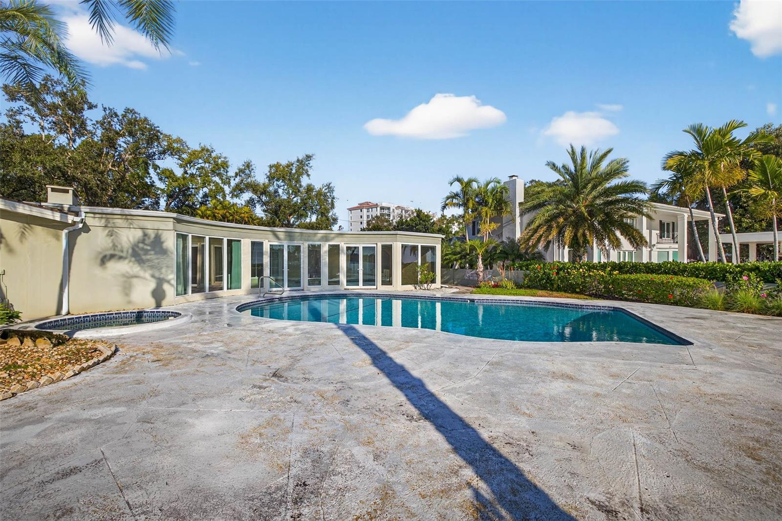 TB8460707 Property Photo