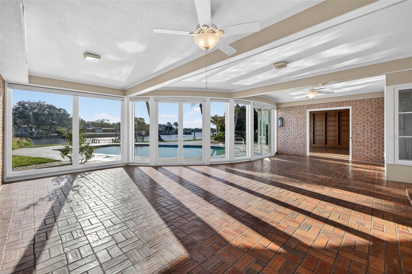 TB8460707 Property Photo