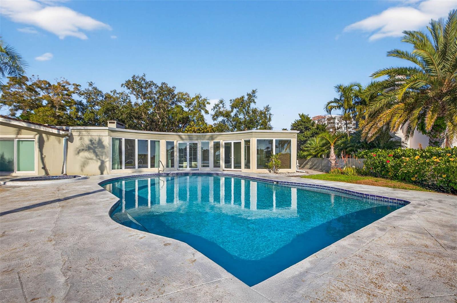 TB8460707 Property Photo