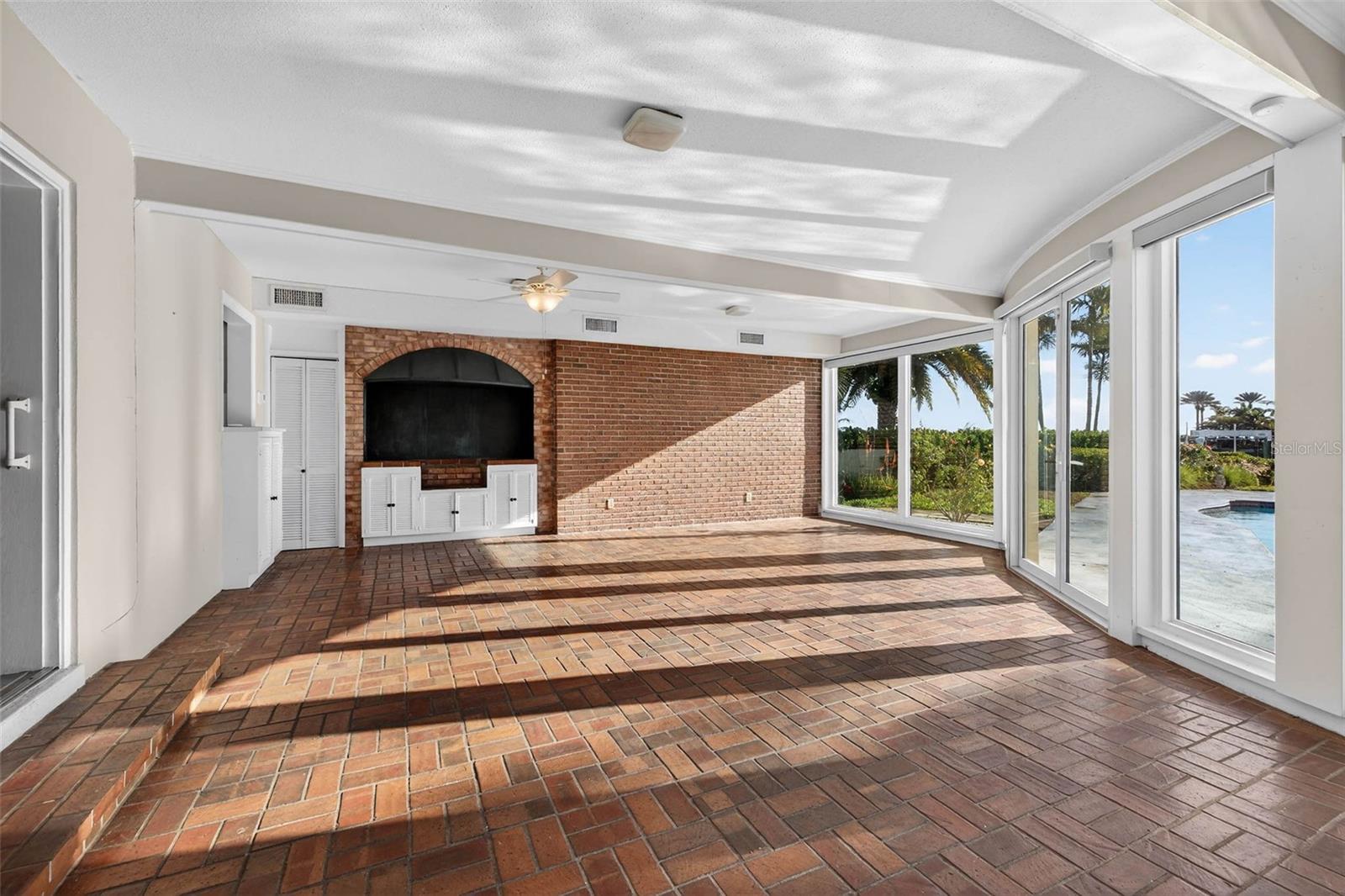 TB8460707 Property Photo