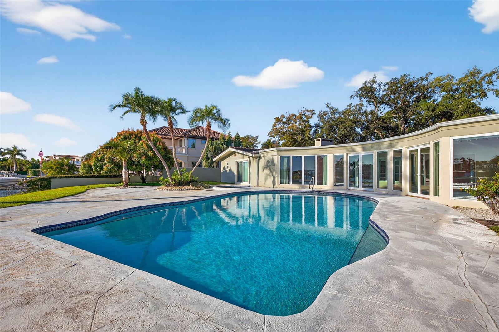 TB8460707 Property Photo