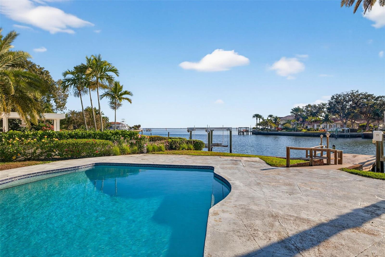 TB8460707 Property Photo